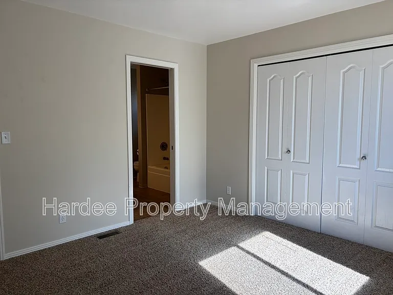 4419 Freemont St — Photo 10