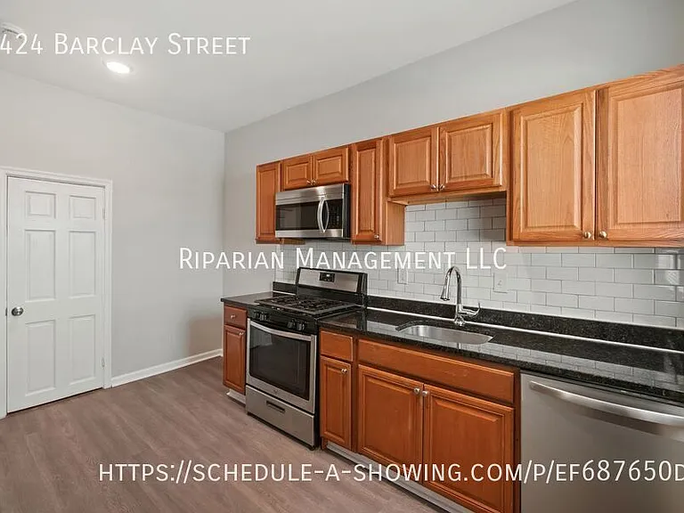 2424 Barclay St — Photo 13