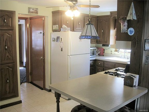 3rd image of 379 Athens Blvd