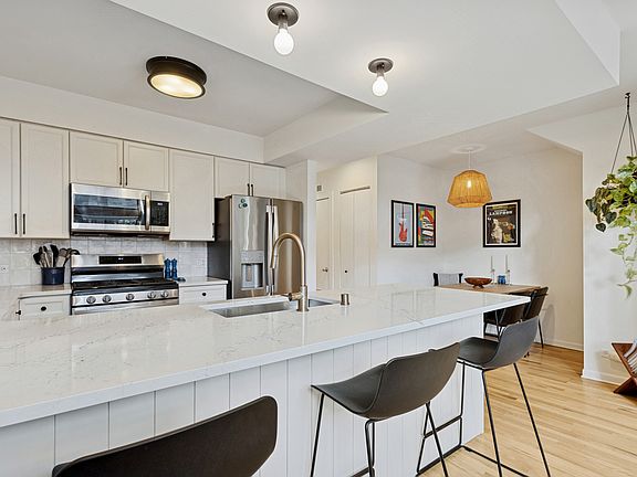 5th image of 5536 N Glenwood Ave APT 1F