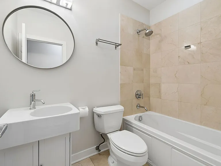 1050 W Hubbard St #1E — Photo 11