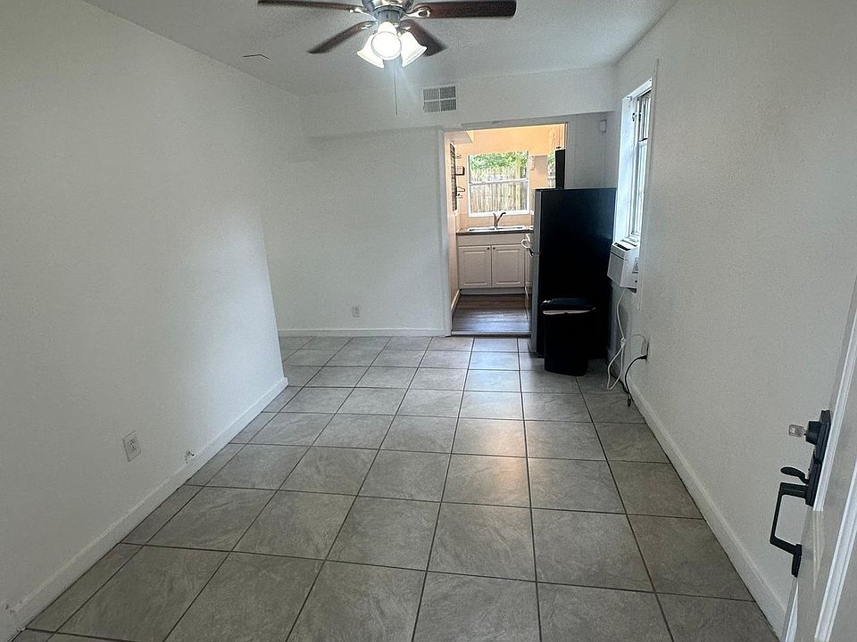 Main area leading to kitchen. Both bedroom are to the left.