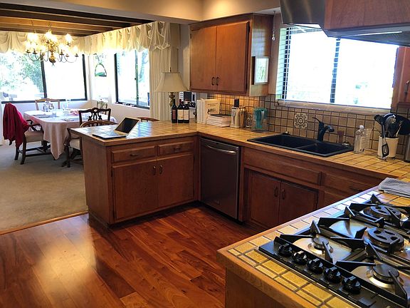 Kitchen (with view)