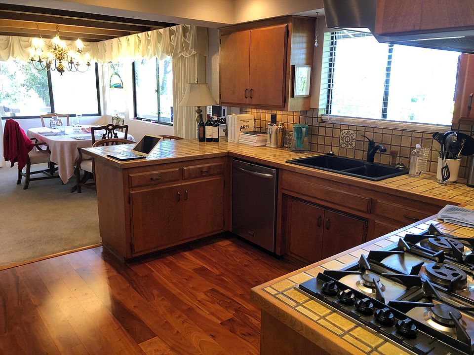 Kitchen (with view)