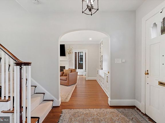 5th image of 6425 33rd St NW