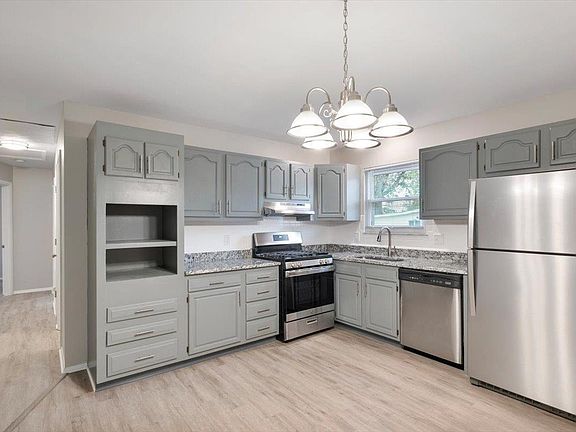 3rd image of 495 Cherrydale Dr