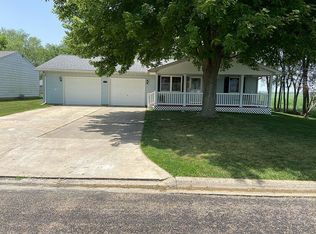 521 N Sampson St, Tremont, IL 61568