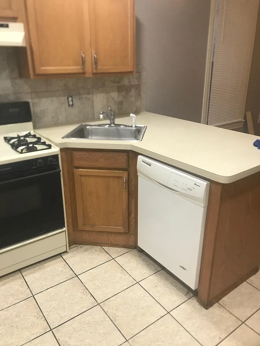 Kitchen - 272 Hendrie St