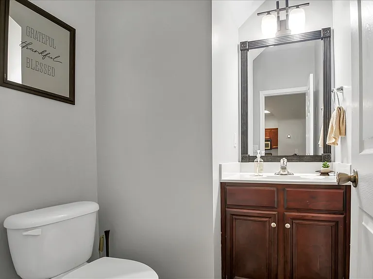 114 Creighton Ln — Photo 13