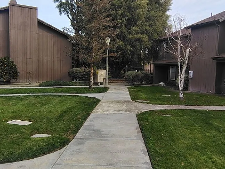 1852 1978 Whitley Avenue 1943 #1965 — Photo 4