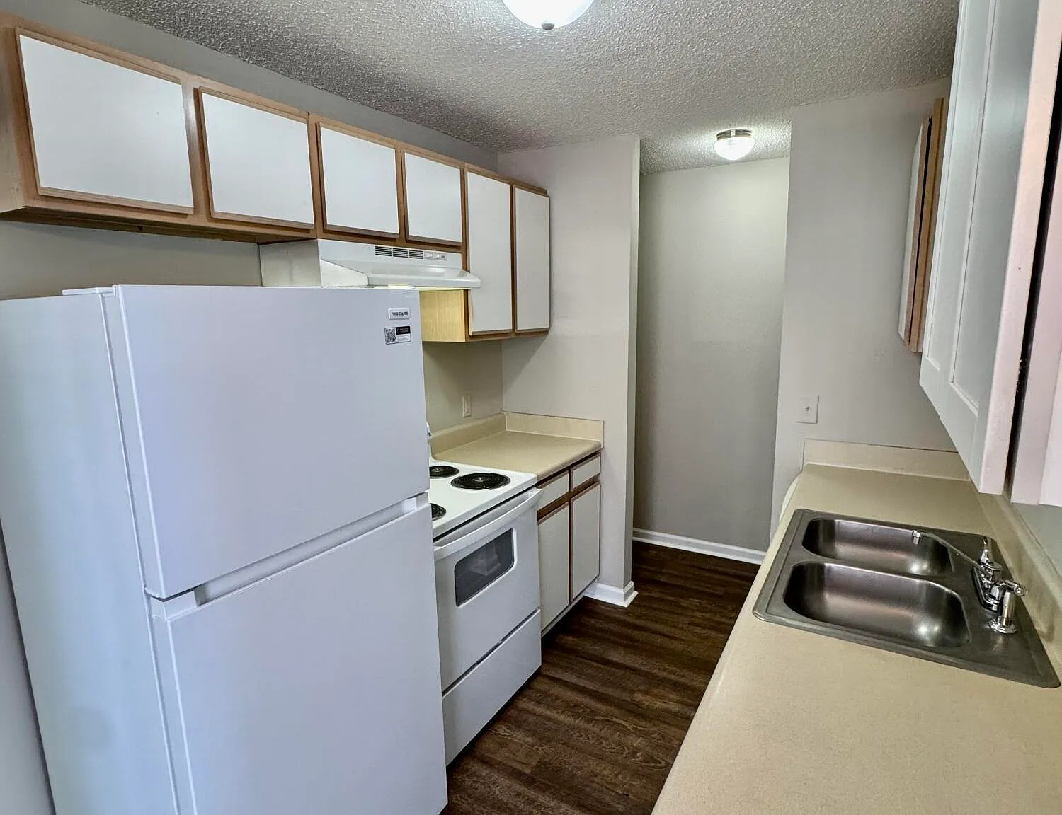 1 bed, 1.0 bath, $825 — Photo 3