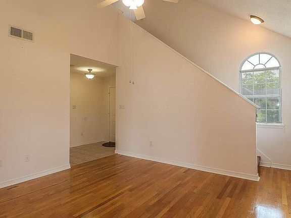 4th image of 2106 Lauren Dr