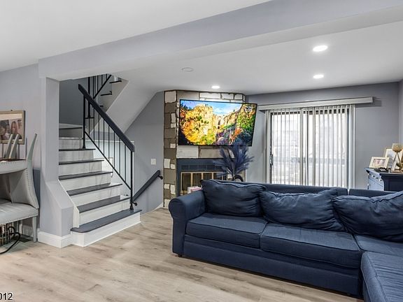 5th image of 40 Bennington Sq