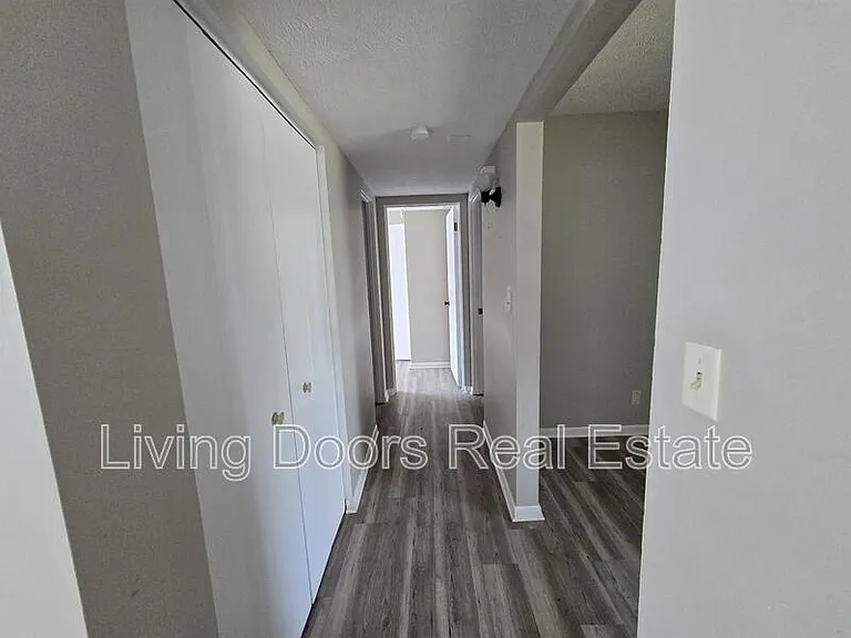 4715 Gladstone St — Photo 8