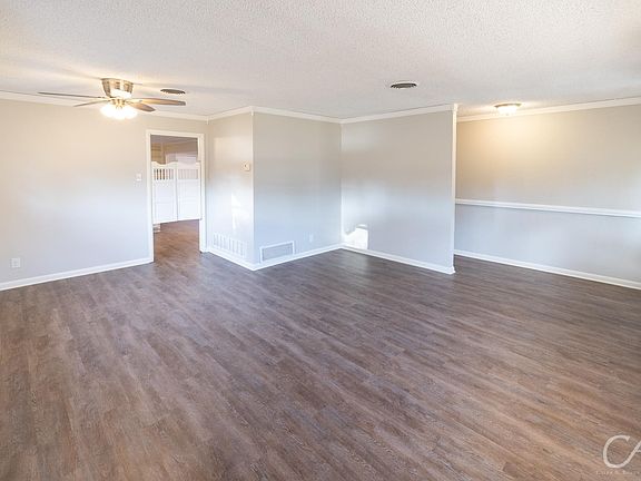 4th image of 2232 Oakwood Ln