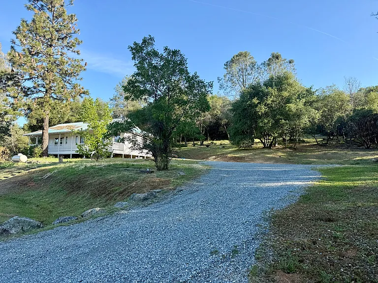 16083 Indian Springs Ranch Rd — Photo 31