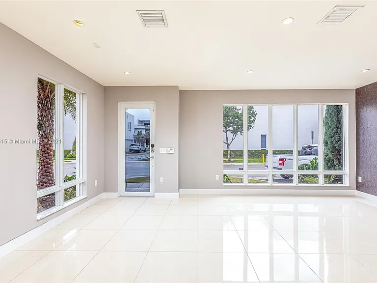 6320 NW 105th Pl — Photo 9