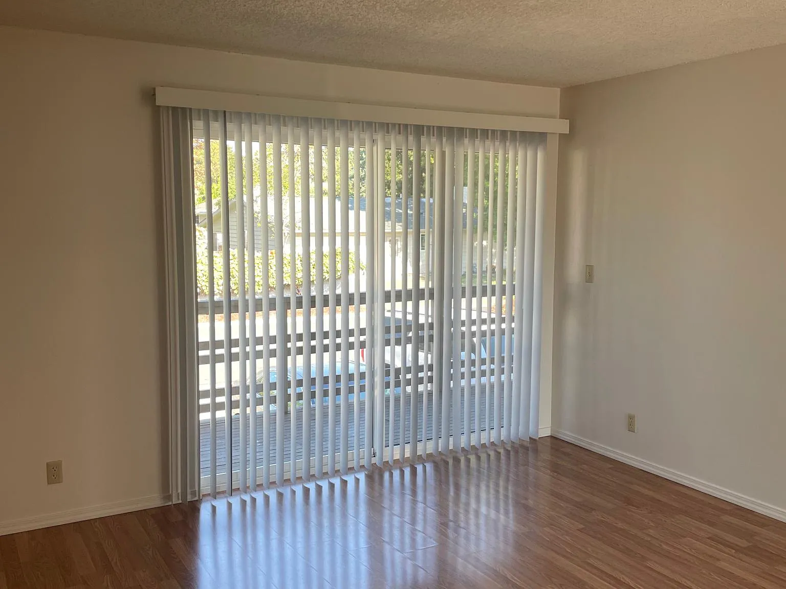 6004 W Walnut St — Photo 2