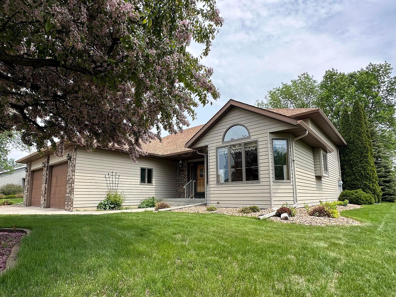 1462 15th St N, Wahpeton, ND 58075 Zillow