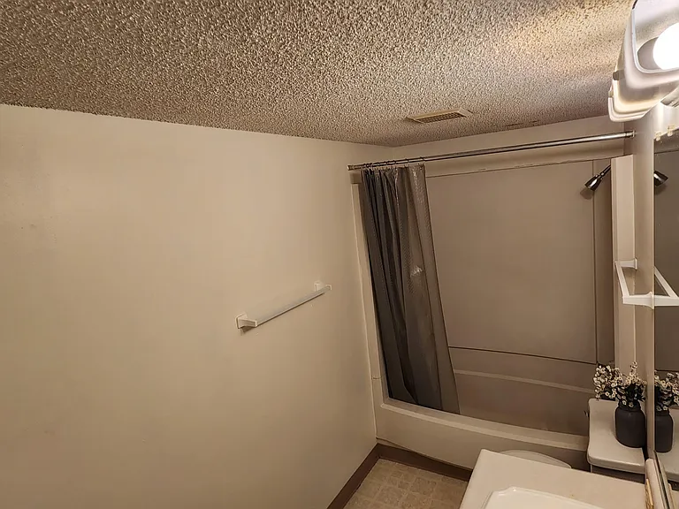 Oakwood Apartments — Photo 33