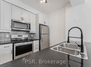 9 Boardwalk Dr #423, Toronto, ON M4L6T1