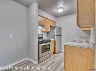 1320 Clayton Ct #103, Oshkosh, WI 54902