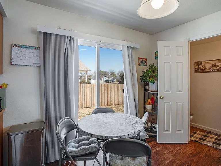 1751 Rowan Ln — Photo 4