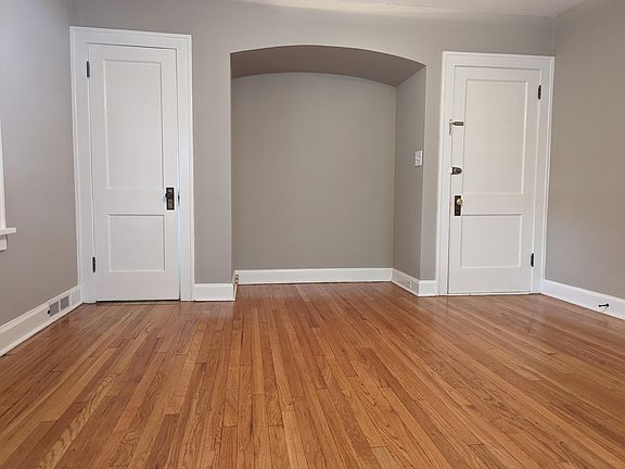 3rd image of 13454 Clifton Blvd
