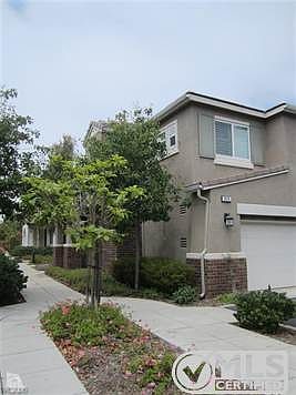 Nice curb appeal to front entrance