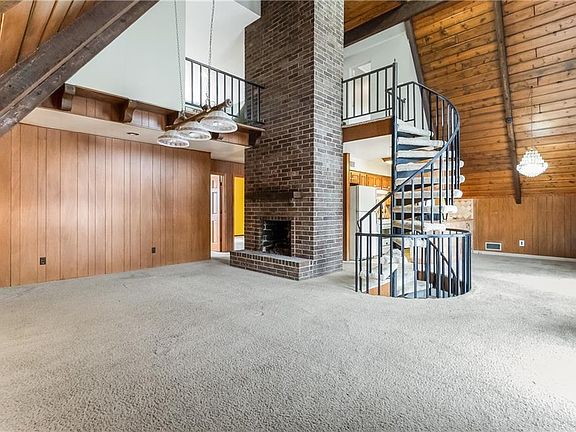 3rd image of 1122 Queens Pl