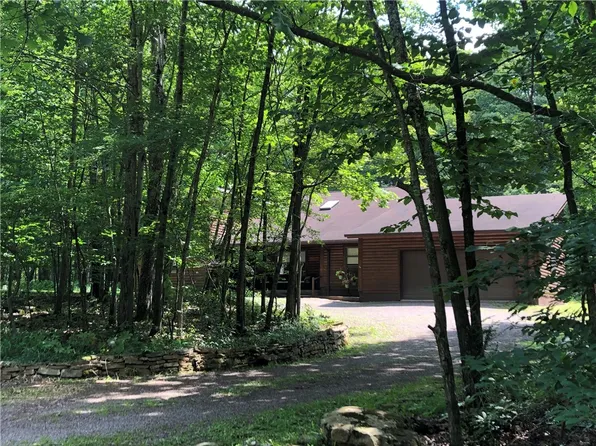 1023 Nemacolin Dr, Ohiopyle, PA 15470