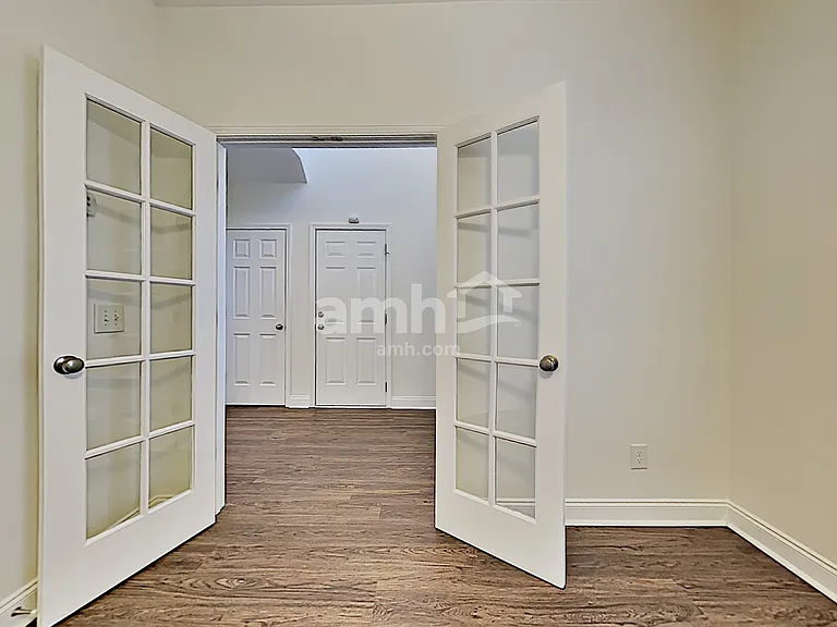 309 Old Stone Ct — Photo 6