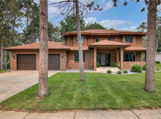 1316 White Pine Dr N, Eau Claire, WI 54701