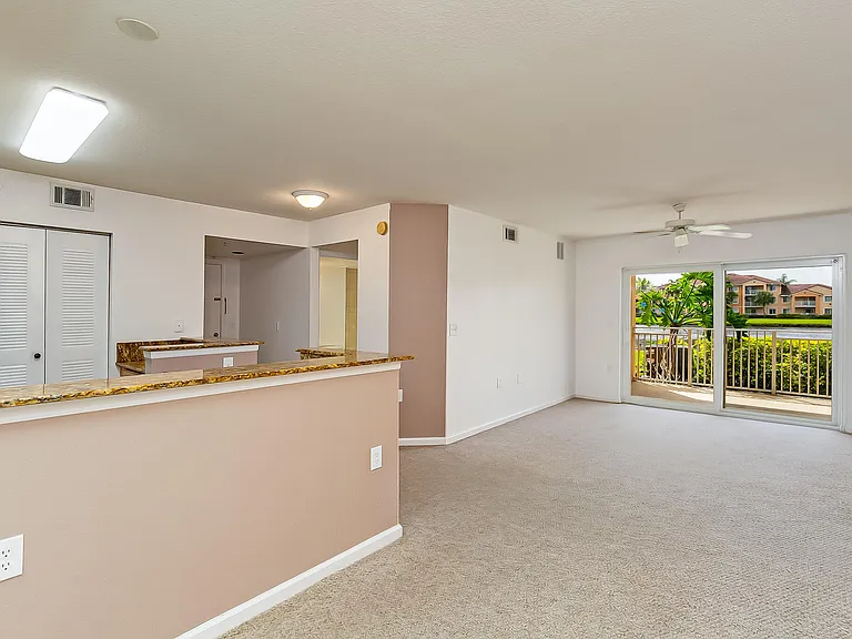 281 SW Palm Dr #102 — Photo 12