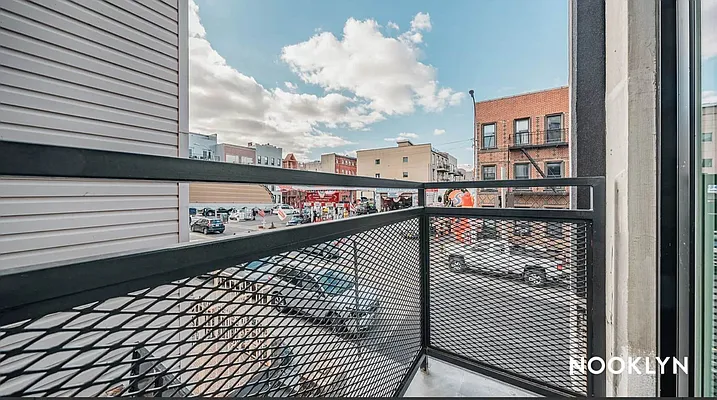 Rented by PREMIUM US INC | media 82