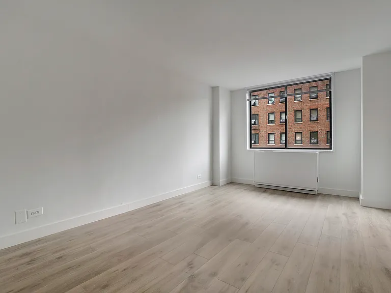 300 Mercer St #16L — Photo 5