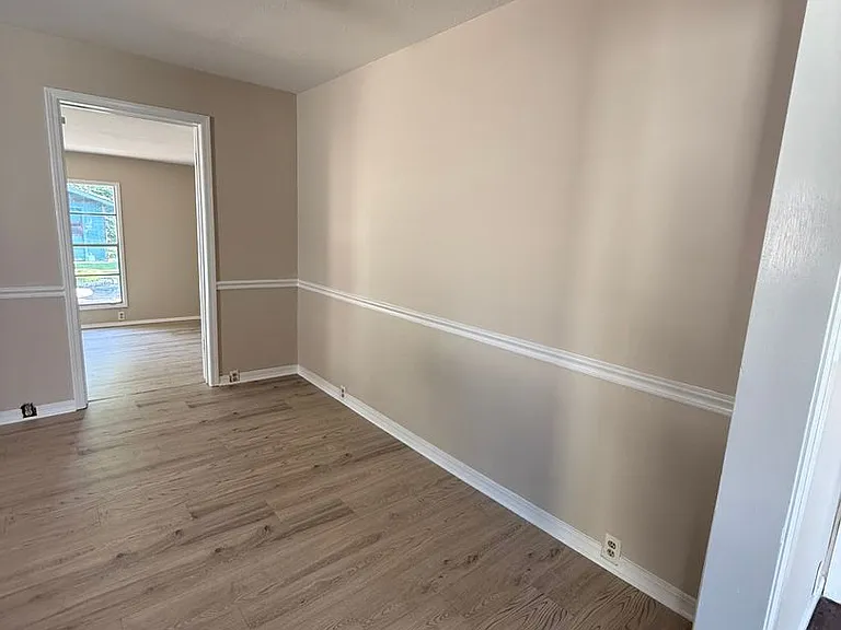 2337 Broadway Dr — Photo 3