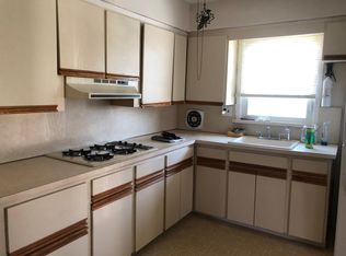 121 Washington Pl, Massapequa, NY 11758