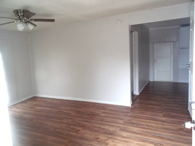 300 E Decatur St — Photo 4