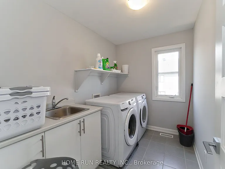 282 Nelson St E — Photo 22
