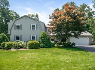 21 Cambridge Cir, Longmeadow, MA 01106