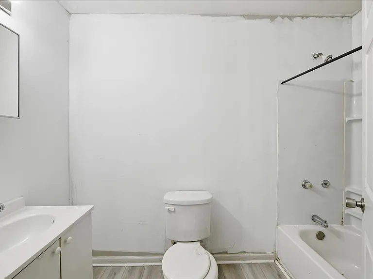 2828 N Gale St — Photo 8