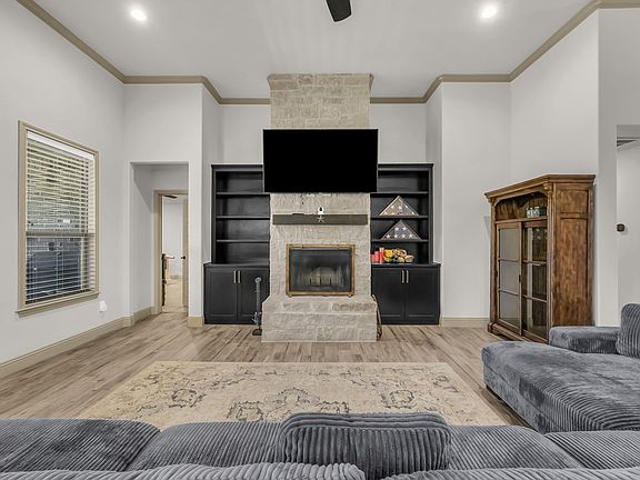 5th image of 1008 Laramie Rd