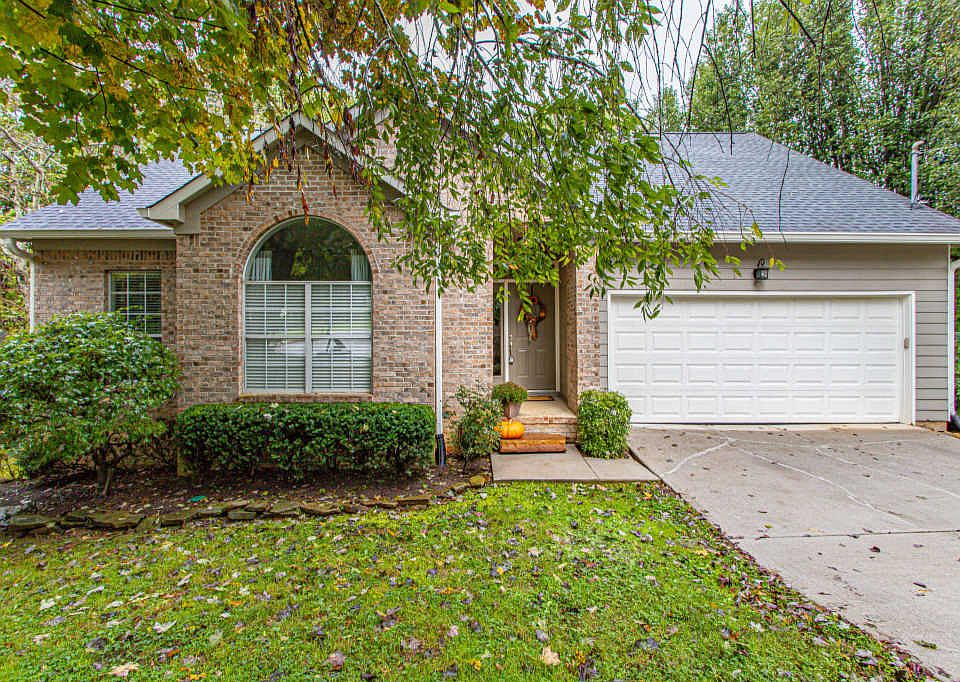 1st image of 811 Vinson Ln