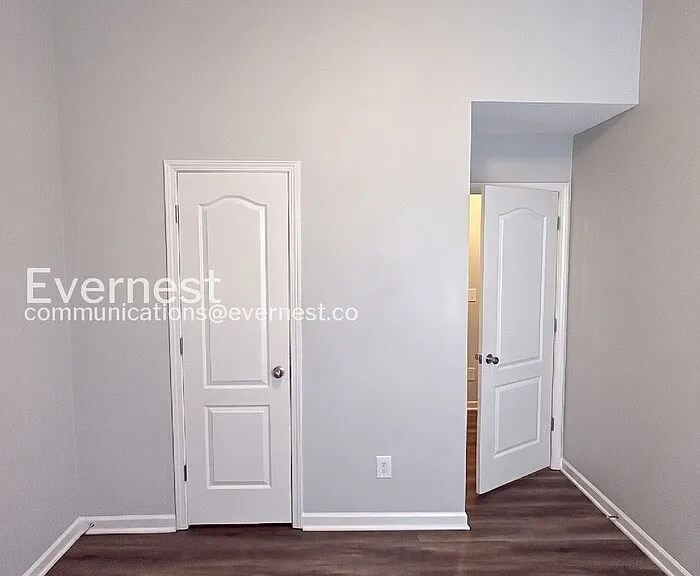 8631 Thomas Ln — Photo 16