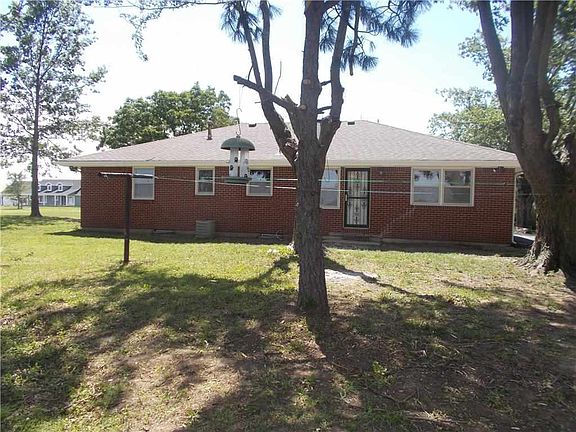 4th image of 3621 N 131st St