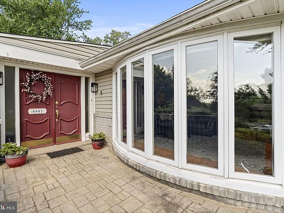 5th image of 8807 Hawthorne Ln