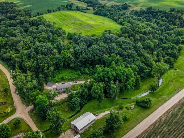 33639 216th St, Bellevue, IA 52031