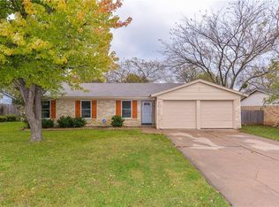 601 S Walnut Creek Dr, Mansfield, TX 76063