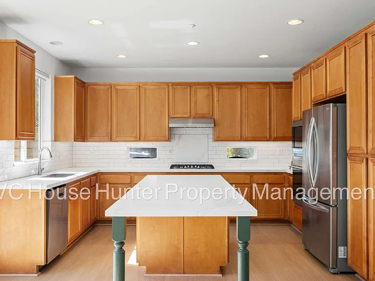 708 Entrada Dr — Photo 16